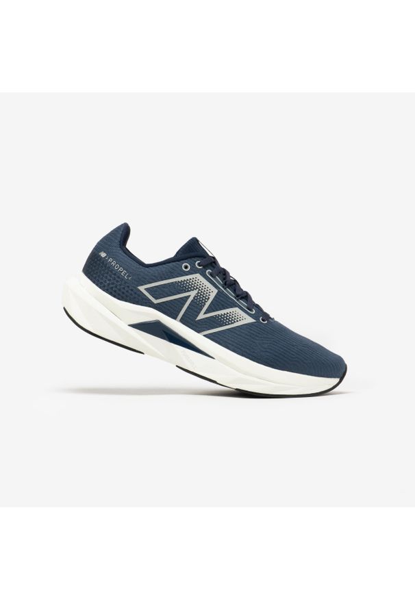 Buty do biegania męskie New Balance Fuelcell Propel V5. Kolor: biały, wielokolorowy, czarny. Materiał: kauczuk, włókno. Szerokość cholewki: normalna. Sport: bieganie