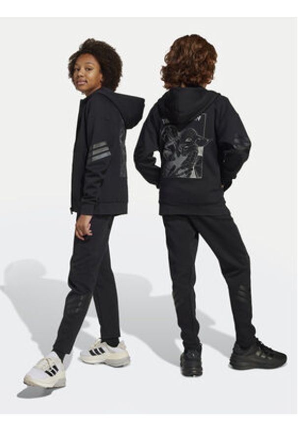 Adidas - adidas Spodnie dresowe Star Wars The Mandalorian™ JF3635 Czarny Regular Fit. Kolor: czarny. Materiał: bawełna. Wzór: motyw z bajki