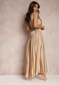 Renee - Beżowy Kombinezon Plisowany Hyrmane. Kolor: beżowy. Materiał: materiał. Długość: długie. Styl: wizytowy, elegancki