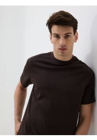 Reserved - Bawełniany t-shirt boxy - ciemnobrązowy. Kolor: brązowy. Materiał: bawełna