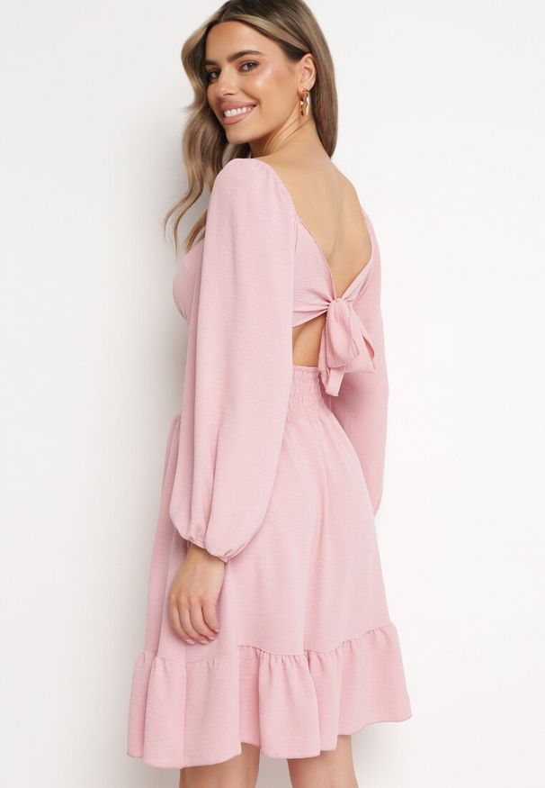 Born2be - Różowa Sukienka Auxede. Typ kołnierza: dekolt kwadratowy. Kolor: różowy. Materiał: tkanina. Długość rękawa: długi rękaw. Wzór: gładki