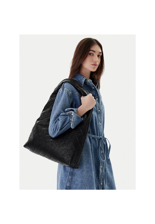 Torebka Calvin Klein. Kolor: czarny