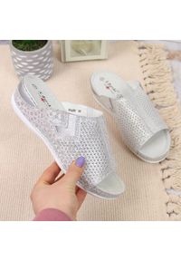 Skórzane klapki damskie komfortowe srebrne S.Barski BN289. Kolor: srebrny. Materiał: skóra #1