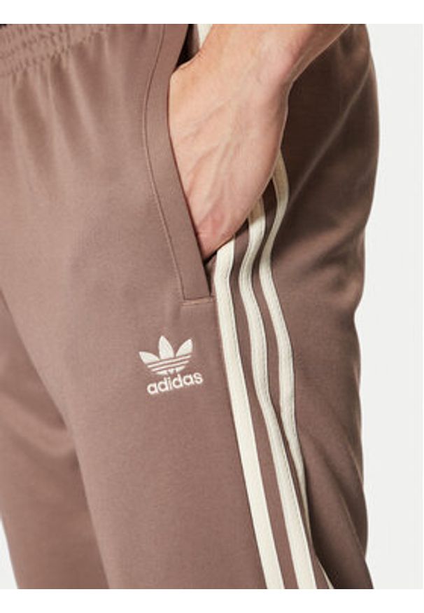 Adidas - adidas Spodnie dresowe adicolor Classics SST JP2518 Beżowy Slim Fit. Kolor: beżowy. Materiał: bawełna, syntetyk
