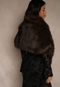 Renee - Brązowe Futerkowe Ponczo Szal Typu Etola Aezney. Okazja: na imprezę. Kolor: brązowy. Materiał: satyna. Styl: wizytowy, elegancki #4