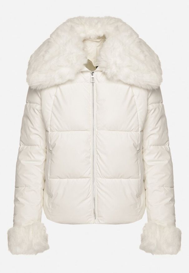 Born2be - Biała Pikowana Kurtka z Szerokim Kołnierzem z Futerkiem Galerra. Okazja: na spacer, na co dzień. Kolor: biały. Materiał: futro. Sezon: zima. Styl: casual, elegancki