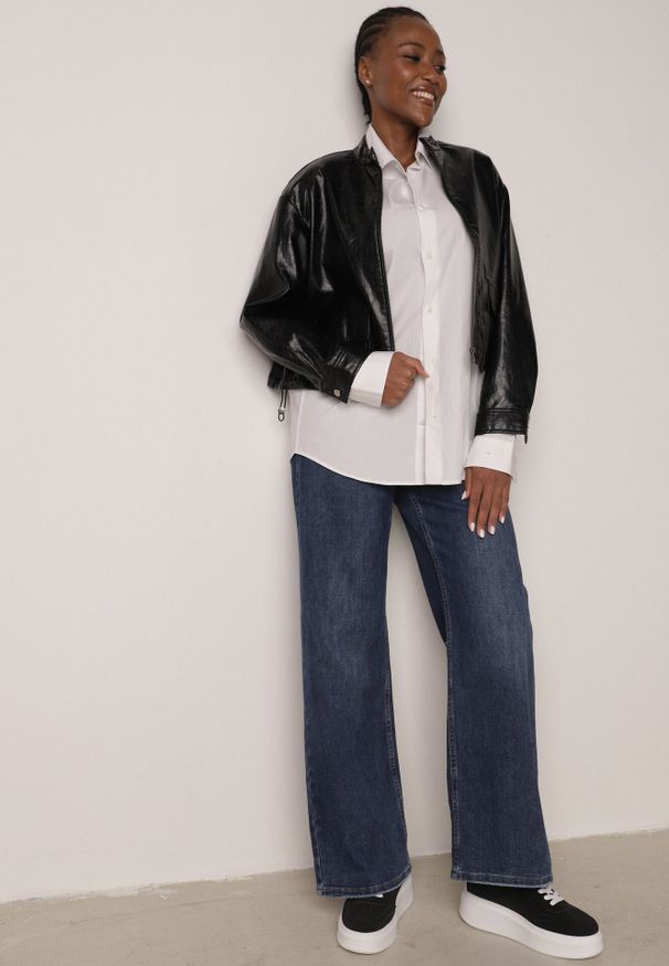 Born2be - Czarna Kurtka Ramoneska Bomberka Ściągana po Bokach Salanthe. Okazja: na co dzień. Kolor: czarny. Materiał: poliester, jeans. Styl: casual