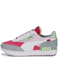 Buty do chodzenia damskie Puma Future Rider Play ON. Zapięcie: sznurówki. Kolor: wielokolorowy, różowy, szary. Materiał: guma, materiał, tkanina, syntetyk. Szerokość cholewki: normalna. Sport: turystyka piesza