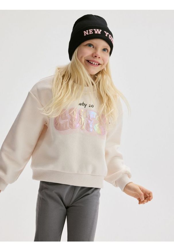 Reserved - Bluza z aplikacją - złamana biel. Materiał: dzianina, bawełna. Wzór: aplikacja