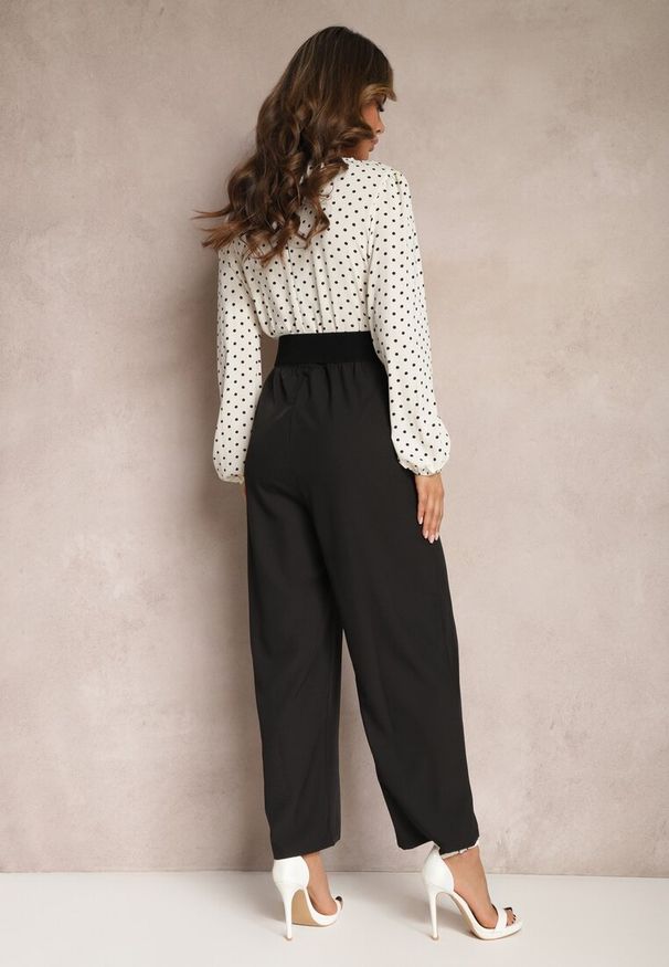 Renee - Biało-Czarny Kombinezon z Szeroką Nogawką i Kopertowym Dekoltem Dodatkowo Pasek Klerda. Kolor: biały. Materiał: skóra. Styl: elegancki