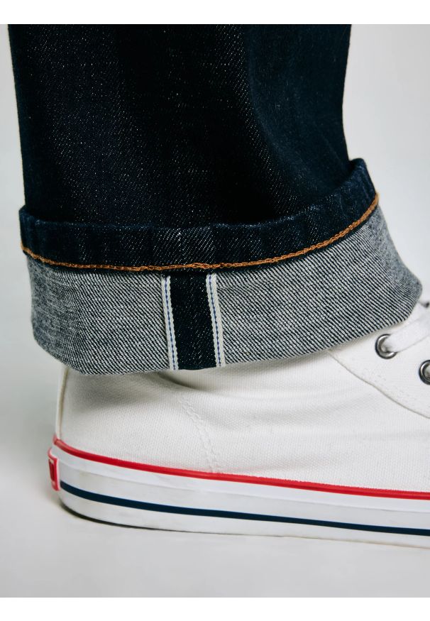 Big-Star - Jeansy męskie z prostą nogawką granatowe Colt 640. Okazja: na co dzień. Stan: podwyższony. Kolor: niebieski. Styl: casual, klasyczny