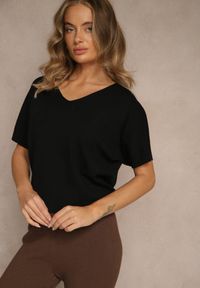 Renee - Czarny T-shirt z Dzianiny z Dekoltem w Serek Fenalise. Okazja: na co dzień. Typ kołnierza: dekolt w serek. Kolor: czarny. Materiał: dzianina. Wzór: aplikacja. Styl: casual #3