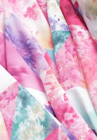 Renee - Różowa Rozkloszowana Sukienka w Kwiaty z Kwadratowym Dekoltem Averla. Okazja: na imprezę, na co dzień, na spacer. Typ kołnierza: dekolt kwadratowy. Kolor: różowy. Długość rękawa: długi rękaw. Wzór: kwiaty. Sezon: lato. Styl: casual, klasyczny #3