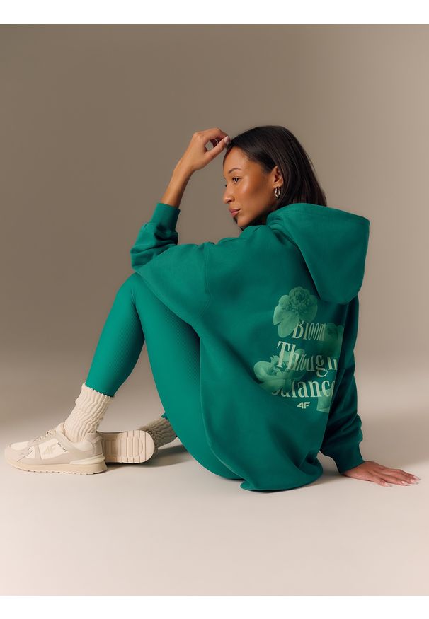 4f - 4F Bluza dresowa loose z kapturem damska - zielona L. Okazja: na co dzień. Typ kołnierza: kaptur. Kolor: zielony. Materiał: dresówka. Styl: casual