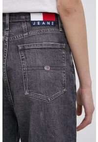 Tommy Jeans jeansy Mom Jean damskie high waist. Stan: podwyższony. Kolor: szary #3