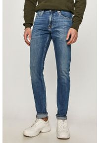 Calvin Klein Jeans - Jeansy CKJ 026. Kolor: niebieski. Materiał: bawełna, poliester, denim, elastan #1