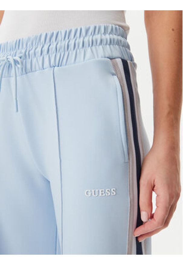 Guess Spodnie dresowe V5GB12 KCRU2 Błękitny Regular Fit. Kolor: niebieski. Materiał: syntetyk