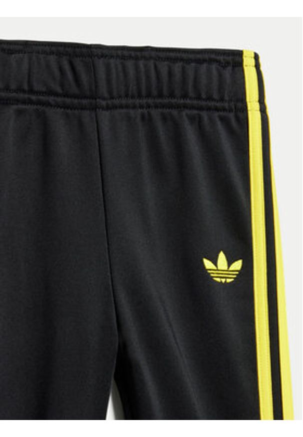 Adidas - adidas Dres Smiley World SST JD2874 Czarny Regular Fit. Kolor: czarny. Materiał: syntetyk