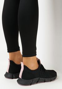 Born2be - Czarno-Różowe Buty Sportowe Kolire. Zapięcie: bez zapięcia. Kolor: czarny. Materiał: materiał #5