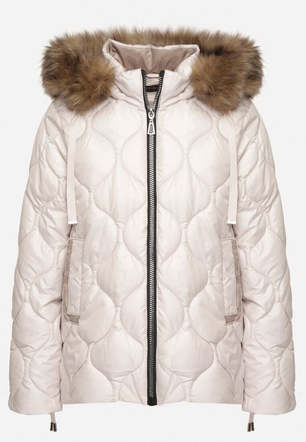 Born2be - Beżowa Pikowana Kurtka z Odpinanym Kapturem i Futrem Ravira. Okazja: na co dzień. Kolor: beżowy. Materiał: futro. Styl: klasyczny, elegancki, casual