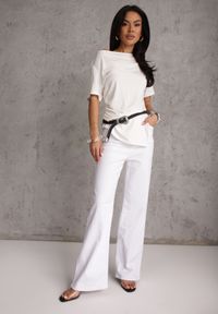 Renee - Biała Asymetryczna Bluzka z Wiskozy z Krótkim Rękawem Zdobiona Marszczeniem Undishi. Okazja: na co dzień. Kolor: biały. Materiał: wiskoza. Długość rękawa: krótki rękaw. Długość: krótkie. Wzór: aplikacja. Styl: elegancki, casual, wizytowy #7