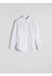 Reserved - Gładka koszula regular fit - biały. Kolor: biały. Materiał: tkanina, bawełna. Wzór: gładki