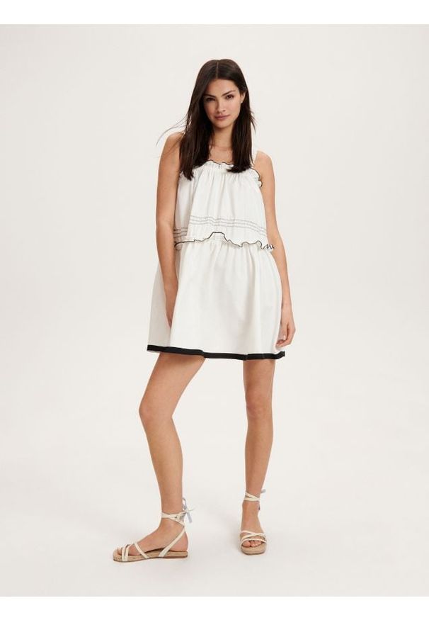 Reserved - Sukienka mini - kremowy. Kolor: kremowy. Materiał: bawełna, tkanina. Długość: mini