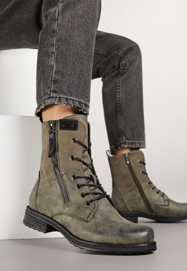 Renee - Zielone Botki w Stylu Vintage ze Sznurowaniem Vemlora. Okazja: na co dzień. Zapięcie: zamek. Kolor: zielony. Materiał: jeans, skóra. Wzór: aplikacja. Styl: vintage