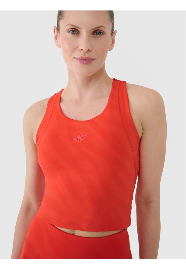 4f - 4F Crop top treningowy szybkoschnący damski - czerwony L. Kolor: czerwony. Materiał: tkanina, elastan, włókno, dzianina, materiał, syntetyk, guma. Wzór: ze splotem, gładki. Sport: joga i pilates, fitness