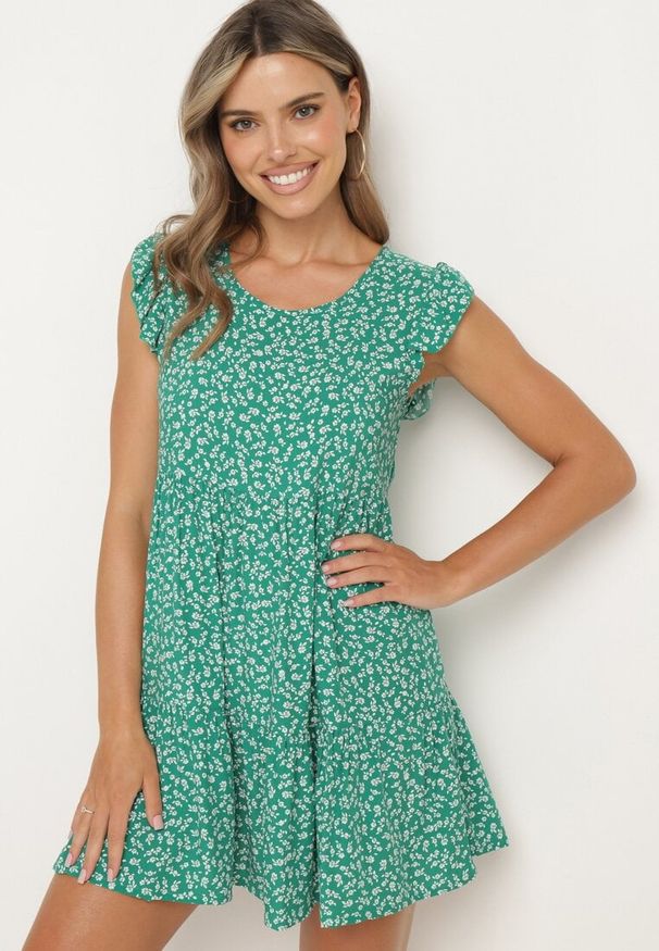 Born2be - Zielona Bawełniana Sukienka o Rozkloszowanym Kroju z Falbanką Anettes. Kolor: zielony. Materiał: bawełna. Długość rękawa: krótki rękaw. Typ sukienki: rozkloszowane. Styl: klasyczny