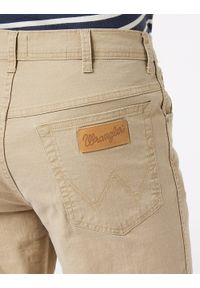 Wrangler - WRANGLER TEXAS MĘSKIE SPODNIE MATERIAŁOWE SAND W121W658N. Materiał: materiał #5