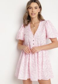 Born2be - Różowa Rozkloszowana Sukienka z Guzikami i Bufiastymi Rękawami Ateluna. Okazja: na co dzień. Kolor: różowy. Typ sukienki: rozkloszowane. Styl: casual, elegancki
