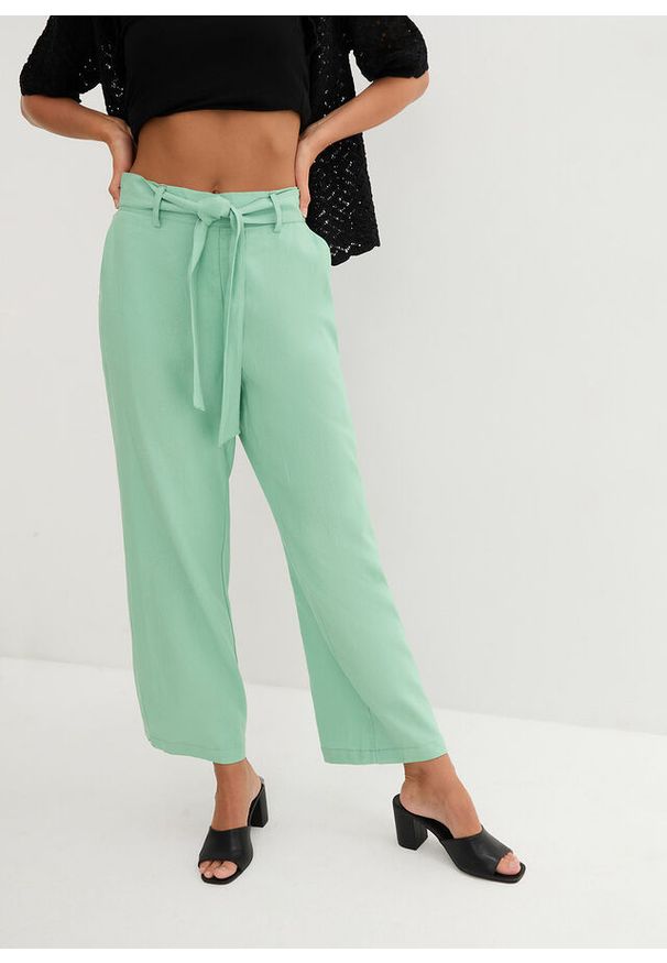 bonprix - Spodnie culotte z przewiewnej mieszanki lnu. Kolor: zielony. Materiał: len