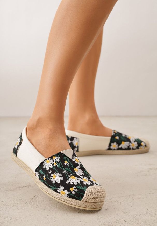 Renee - Czarne Espadryle Ozdobione Kwiatowym Haftem i Plecionką Kiranth. Okazja: na co dzień. Kolor: czarny. Materiał: jeans. Wzór: aplikacja, haft, kwiaty. Sezon: lato. Styl: casual, elegancki
