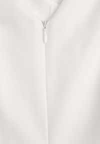 Renee - Biała Sukienka o Rozkloszowanym Kroju z Falbanami Bouchard. Typ kołnierza: dekolt w kształcie V. Kolor: biały. Materiał: tkanina. Wzór: jednolity, gładki. Styl: klasyczny, wizytowy. Długość: maxi #7