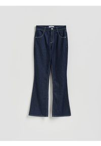 Reserved - Jeansy flare - granatowy. Kolor: niebieski #1