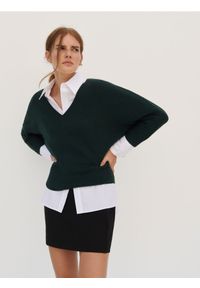 Reserved - Sweter z wiskozą - ciemnozielony. Kolor: zielony. Materiał: wiskoza #1