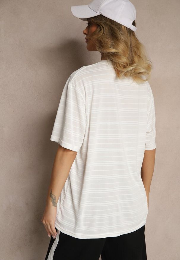 Renee - Jasnobeżowa Koszulka T-shirt z Naszytą Kieszonką TLanitra. Okazja: na co dzień. Kolor: beżowy. Materiał: jeans. Wzór: aplikacja. Sezon: lato, wiosna. Styl: elegancki, casual