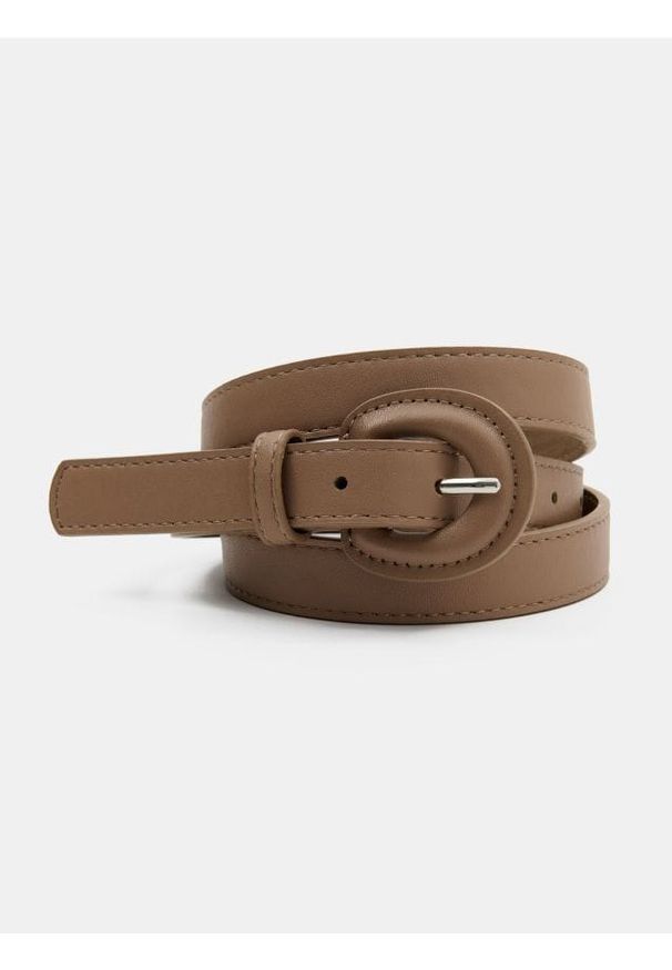 Sinsay - Pasek z metalową klamrą pokrytą imitacją skóry - brązowy. Kolor: brązowy. Materiał: skóra