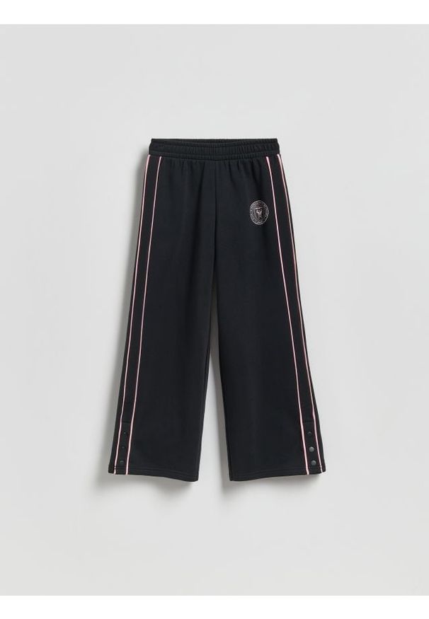 Reserved - Spodnie Inter Miami - czarny. Kolor: czarny. Materiał: dzianina, bawełna, dresówka