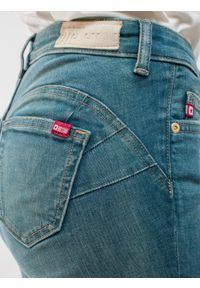 Big-Star - Spodnie jeans damskie Melinda High Waist 327. Stan: podwyższony. Kolor: niebieski. Sezon: lato. Styl: klasyczny, elegancki