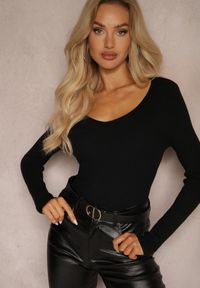 Renee - Czarny Sweter o Klasycznym Fasonie w Drobne Prążki Vorida. Typ kołnierza: dekolt w łódkę. Kolor: czarny. Materiał: jeans, tkanina. Wzór: prążki. Styl: klasyczny #3