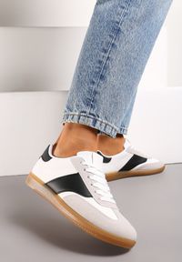 Renee - Biało-Czarne Sneakersy Tenisówki z Klasycznym Sznurowaniem Norio. Kolor: biały. Materiał: jeans
