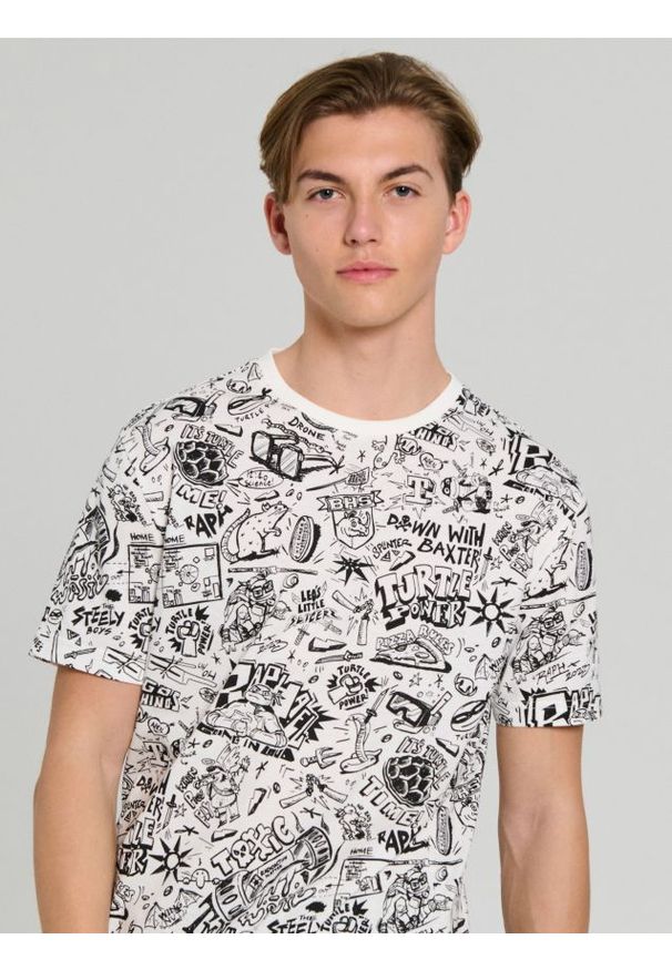 Sinsay - Koszulka z nadrukiem Teenage Mutant Ninja Turtles - kremowy. Kolor: kremowy. Wzór: nadruk