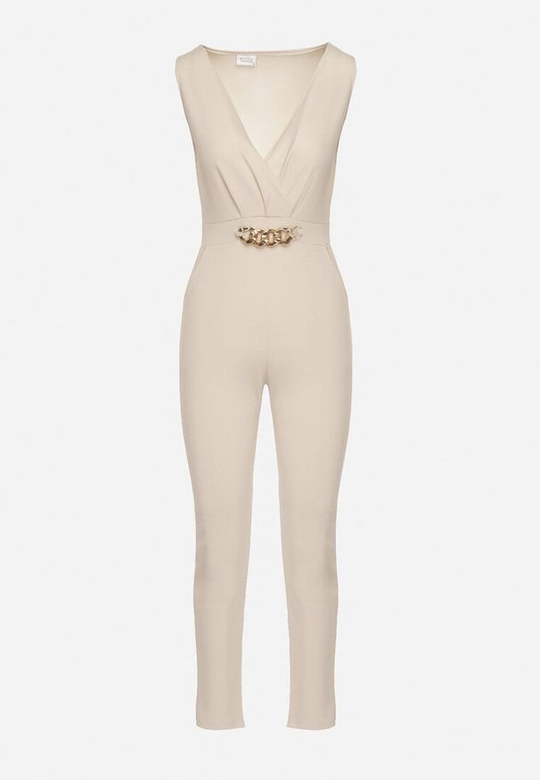 Born2be - Beżowy Kopertowy Kombinezon Bodycon bez Rękawów z Ozdobnym Łańcuchem Yaelia. Kolor: beżowy. Długość rękawa: bez rękawów. Długość: długie. Styl: elegancki