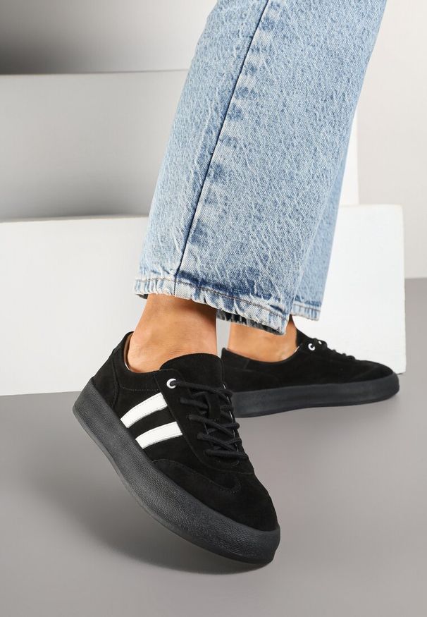 Born2be - Czarne Skórzane Sneakersy w Stylu Kultowych Tenisówek Rerionelle. Okazja: na co dzień. Kolor: czarny. Materiał: skóra. Szerokość cholewki: normalna