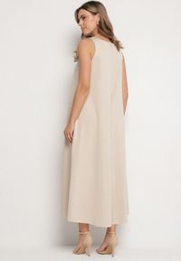 Born2be - Beżowy Kombinezon z Wiskozą i Broszką Kwiatu 3D Odellira. Okazja: na co dzień. Kolor: beżowy. Materiał: wiskoza. Wzór: kwiaty. Styl: casual, elegancki #2