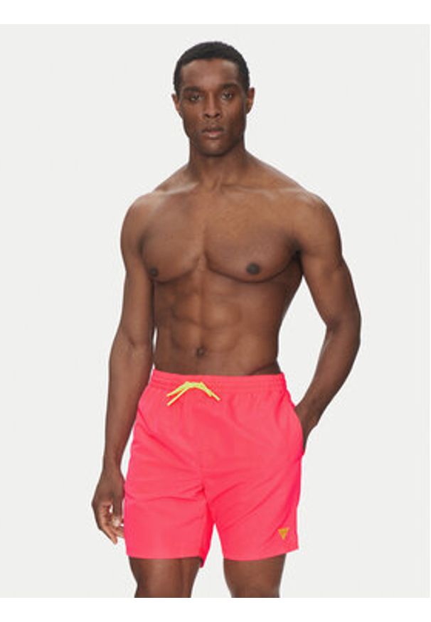 Guess Szorty kąpielowe F4GT03 WG282 Różowy Regular Fit. Kolor: różowy. Materiał: syntetyk