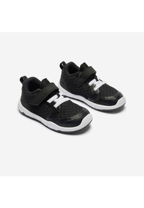 Decathlon - Buty dla dzieci Domyos 520 I Learn. Zapięcie: rzepy. Kolor: biały, wielokolorowy, czarny. Materiał: materiał