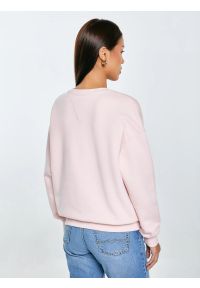 Big-Star - Bluza damska z haftem pudrowy róż Ellsa 600. Okazja: na co dzień. Kolor: różowy. Materiał: jeans, dresówka, dzianina. Wzór: haft. Styl: klasyczny, casual